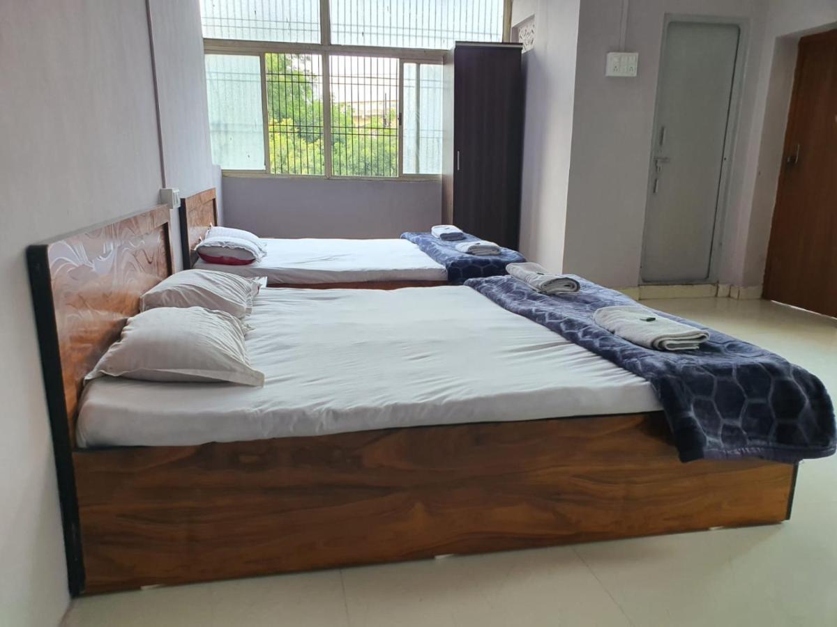 Hotel Family Stay Beside Railway Station Aurangabad  Buitenkant foto