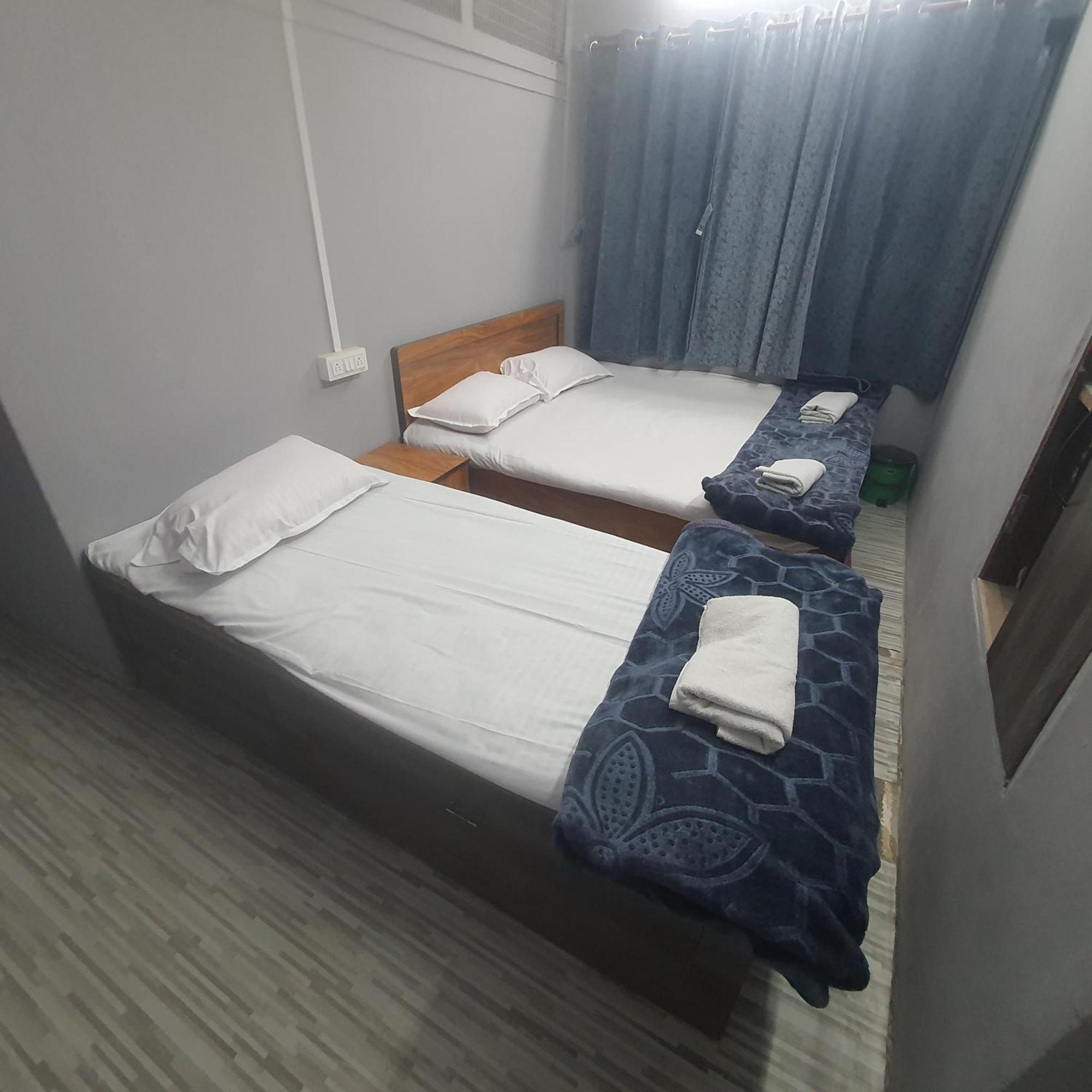 Hotel Family Stay Beside Railway Station Aurangabad  Buitenkant foto