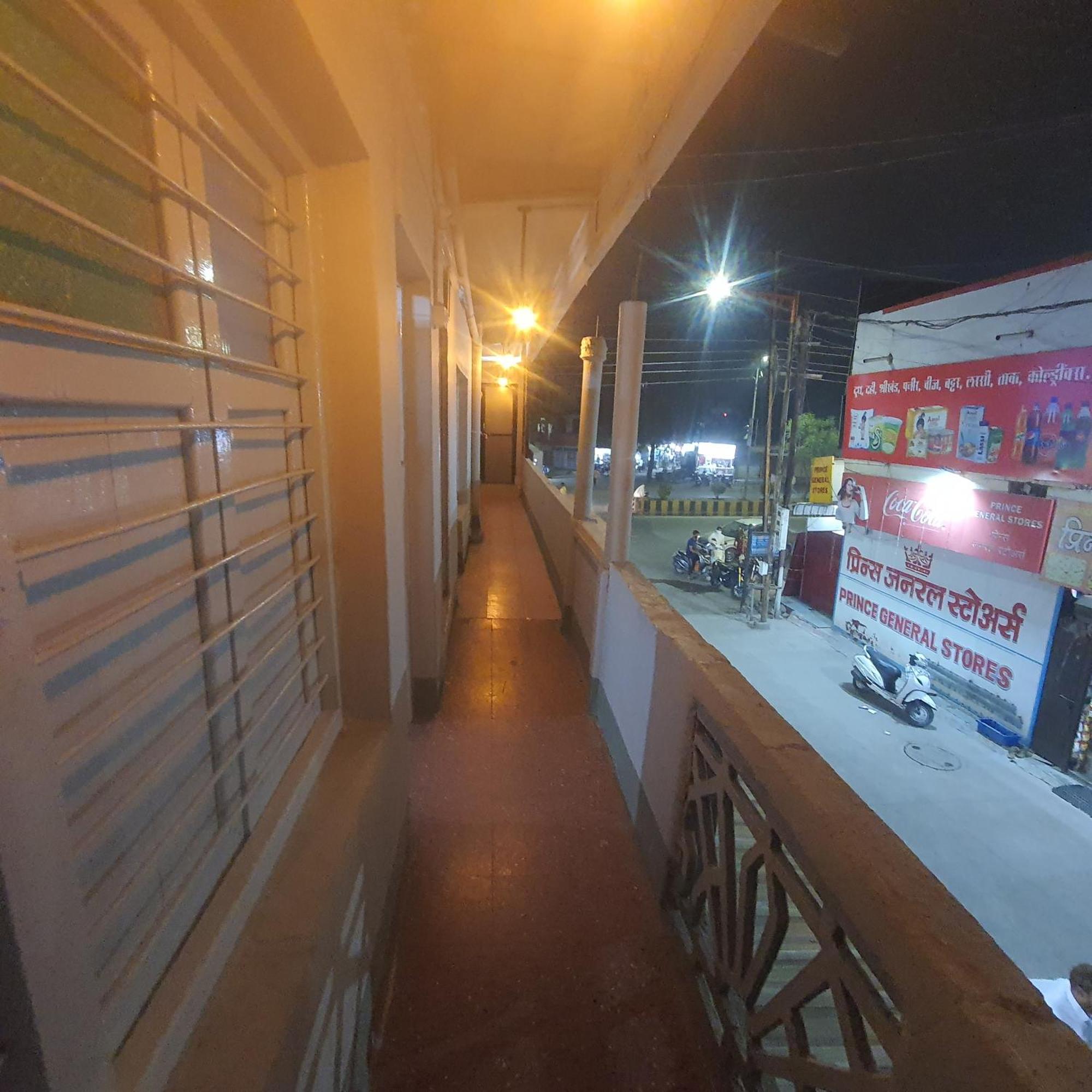 Hotel Family Stay Beside Railway Station Aurangabad  Buitenkant foto
